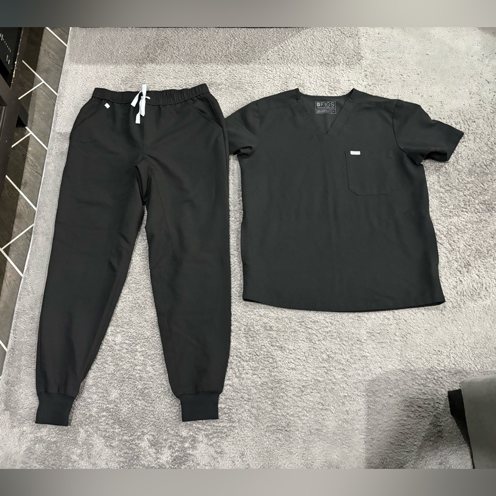 Men’s Medium FIGS Black Scrub Set